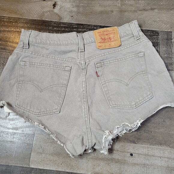 VTG 1995 Levi 551 Gray Cut Off Shorts, size 14 (31" waist) - Picture 2 of 9